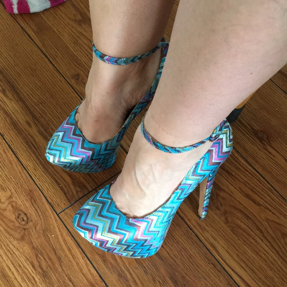 Shoedazzle. Stilettos with 6” heels!